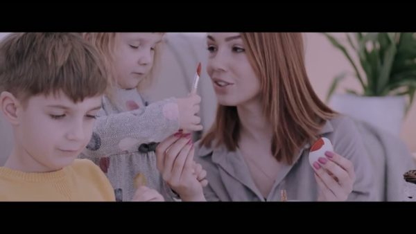 Кадр видео после цветокоррекции LUT для семья вариант 8